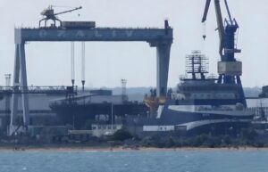 没在怕的?!俄罗斯在乌克兰火力下的克里米亚建造巨型两栖攻击舰-1984bbs