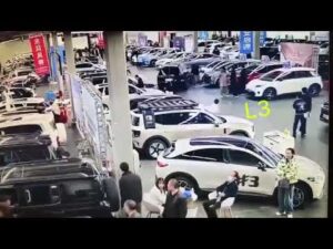 问界M7沈阳车展暴冲撞4车! 南宁电动车爆炸照亮夜空、无人货车“外送”机车-1984bbs