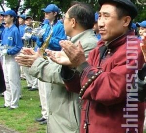 裸身别毛像 内蒙八百铁汉北京上访喊冤-1984bbs