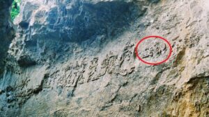 网民爆料：贵州“藏字石”暗藏“亡党时间”-1984bbs