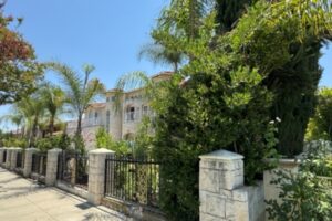 豪宅圈养21名代孕儿童 亲共侨领涉虐童案-1984bbs