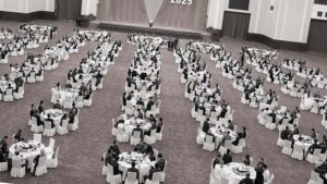 中共建军晚会军中元老座次显眼 刘源坐大桌引关注-1984bbs