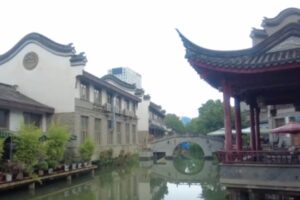 中国多地耗资百亿建古镇 沦为座座“鬼城”-1984bbs