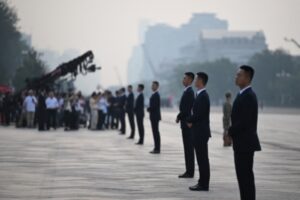 中共九三阅兵“炫武”后 国防军工股集体大跌-1984bbs