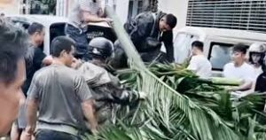 【禁闻】海南爆群体抗争 村民围堵国企掀翻汽车-1984bbs